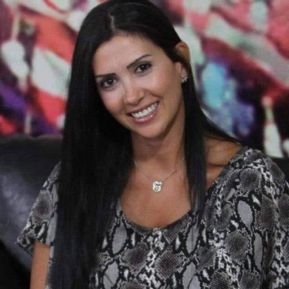 Meet your Posher, Zeina